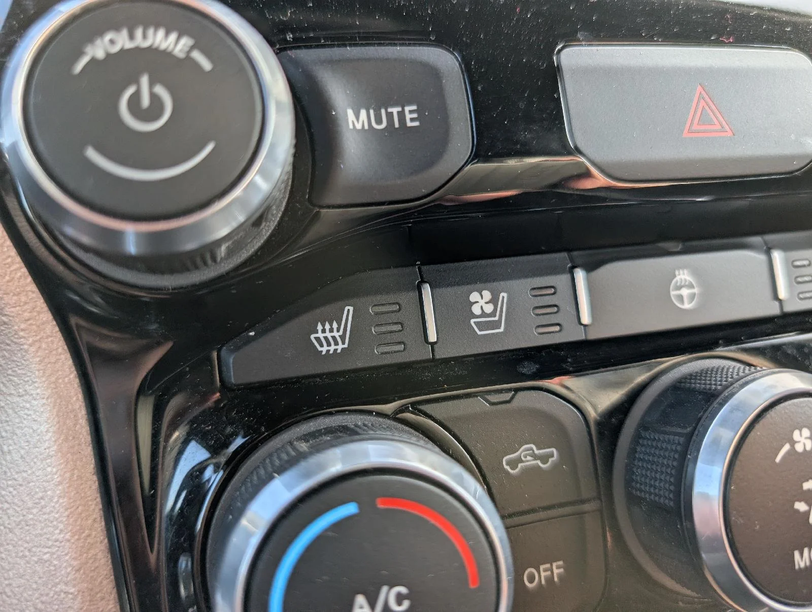 Used 2019 Delmonico Red Pearlcoat Ram Laramie image 17