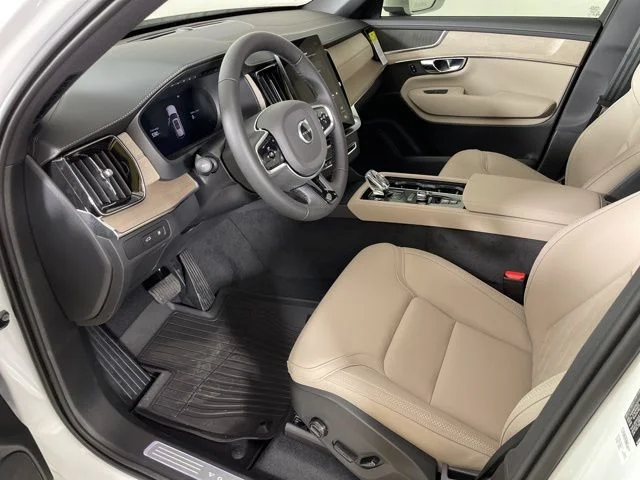 2025 Volvo XC90 Core - Photo 15