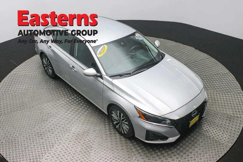 Used 2023 Silver Nissan 2.5 SV image 3