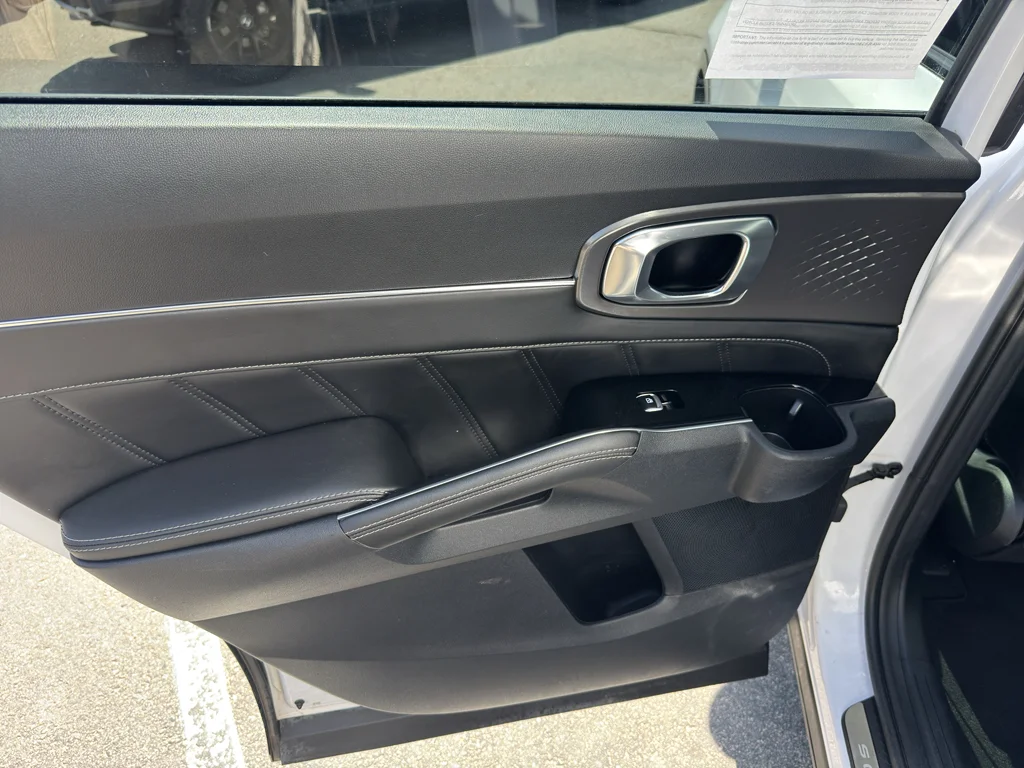 Used 2023 Glacial White Pearl Kia SX image 18