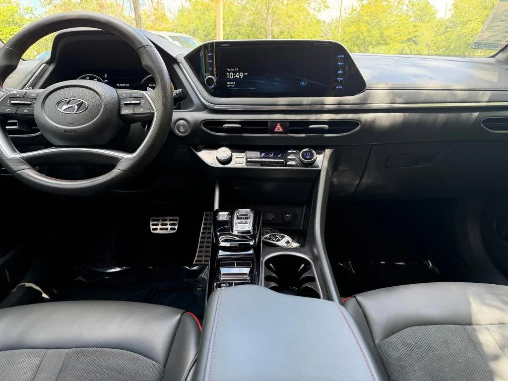 Used 2022 Shimmering Silver Hyundai SEL Plus image 12