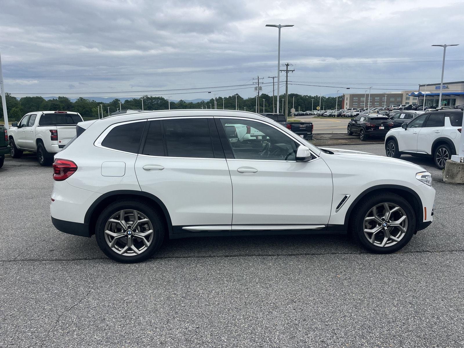 Used 2021 Alpine White BMW xDrive30i image 9