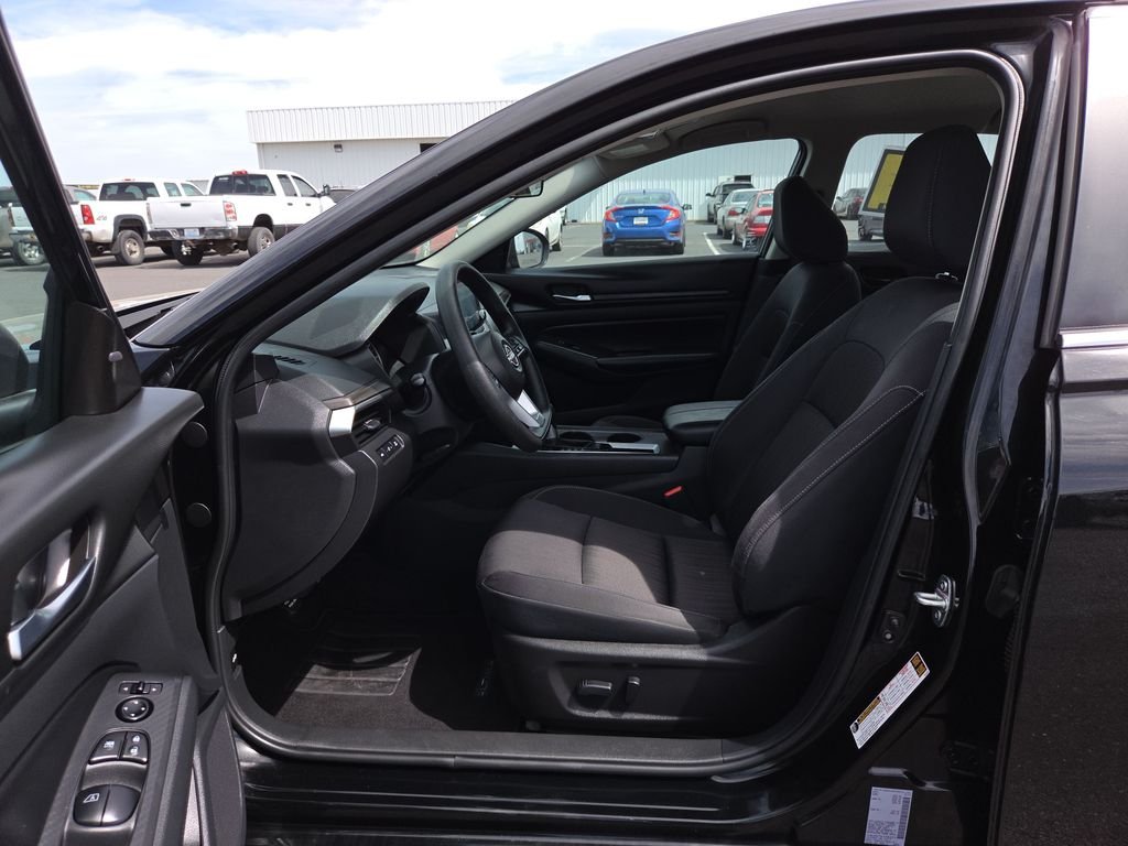 2025 Nissan Altima SV - Photo 10