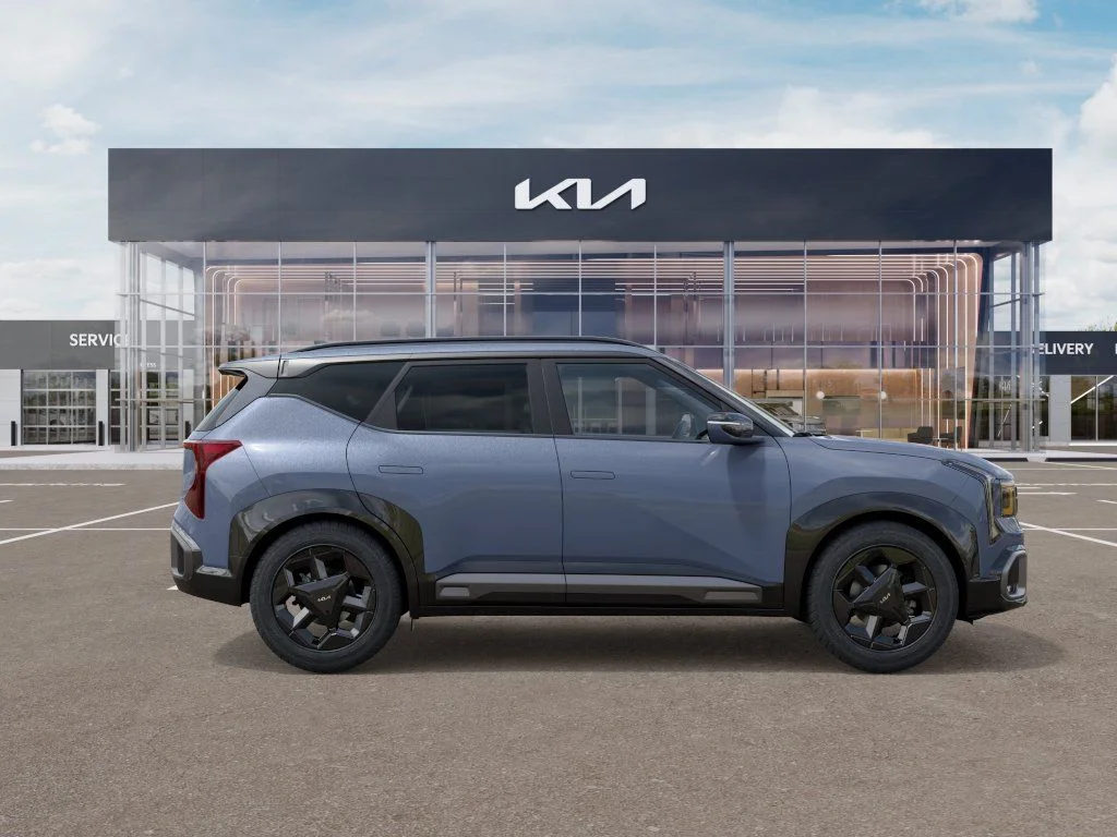 New 2027 Gray Kia X-Line S image 7