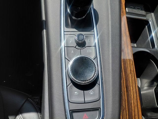 Used 2022 CRYSTAL WHITE TRICOAT Cadillac Luxury image 24