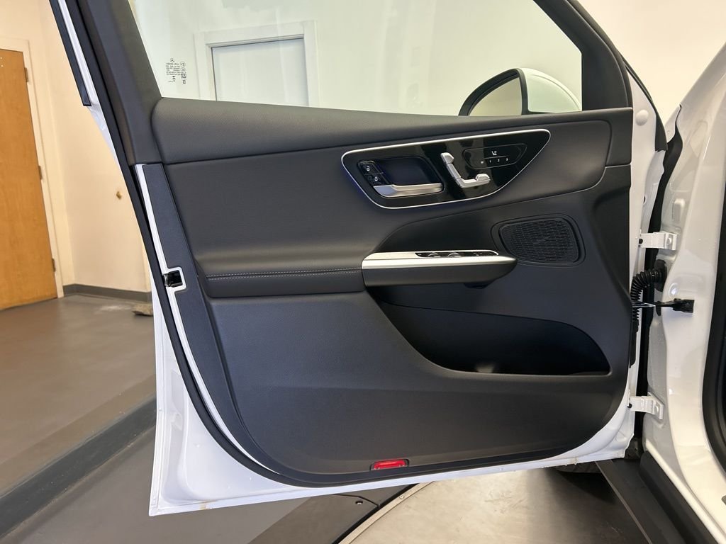 Used 2026 Polar White Mercedes-Benz GLC 300 image 11