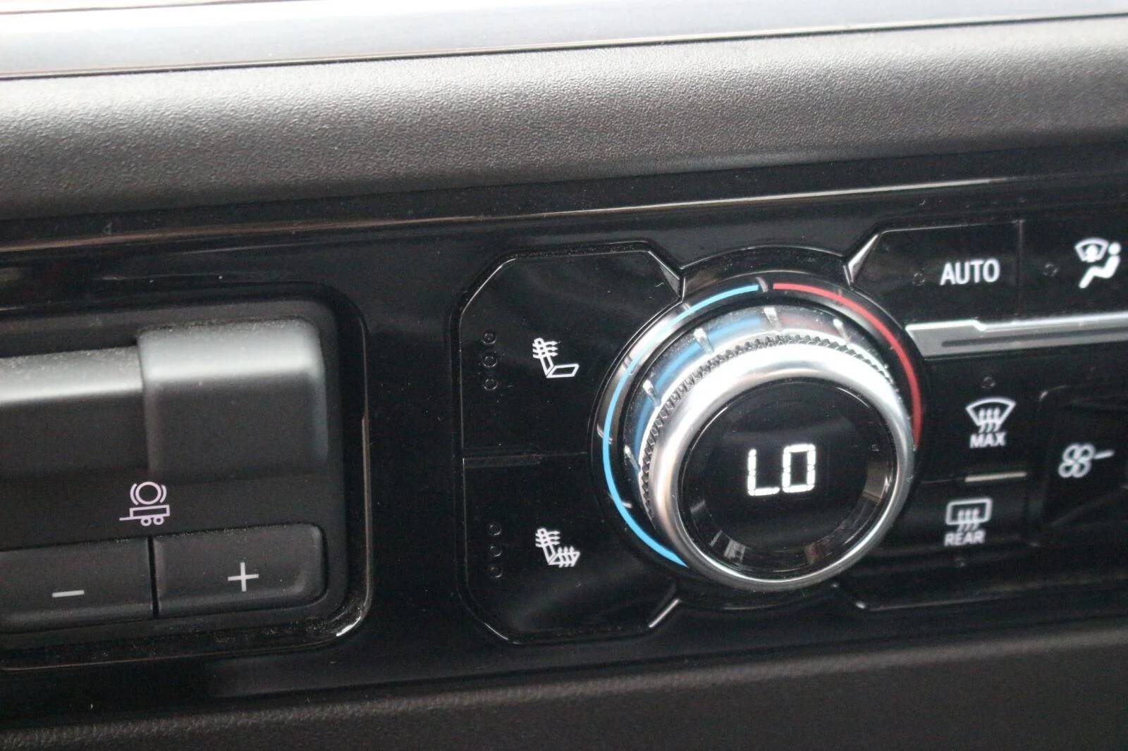 Used 2025 Sterling Metallic GMC SLT image 26