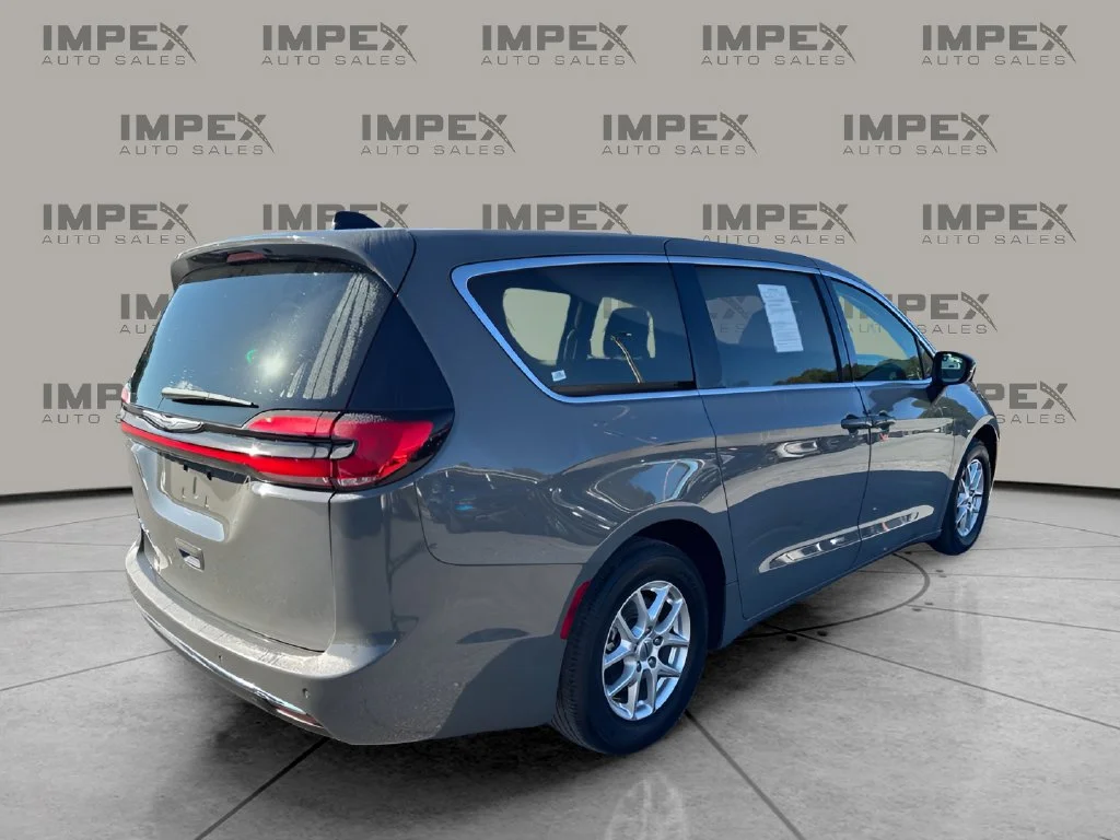 Used 2023 White Chrysler Touring L image 5