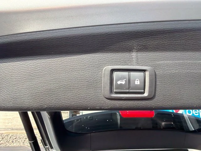 Used 2025 Silver Mitsubishi SE image 25