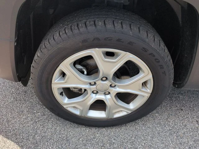 Used 2022 Gray Jeep Limited image 10