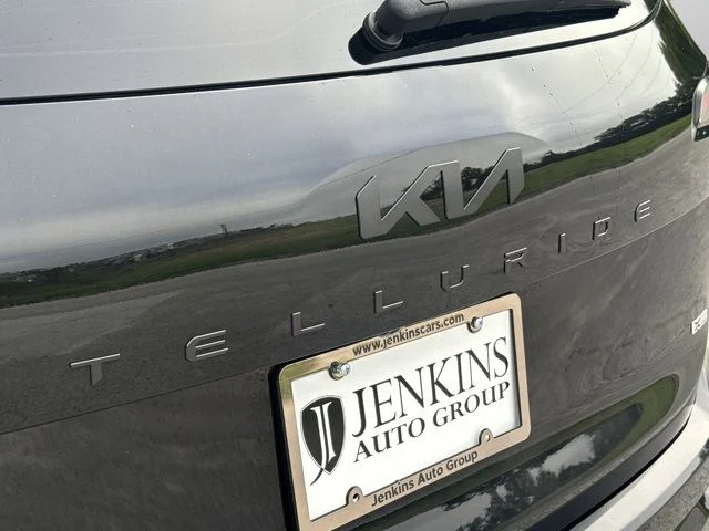 Used 2025 Black Kia EX X-Line image 14