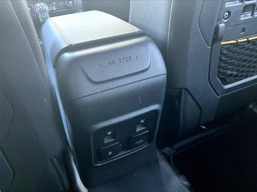 Used 2024 Oxford White Ford Badlands image 12