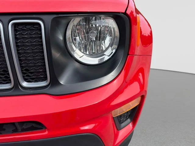 Used 2022 Red Jeep Latitude image 10