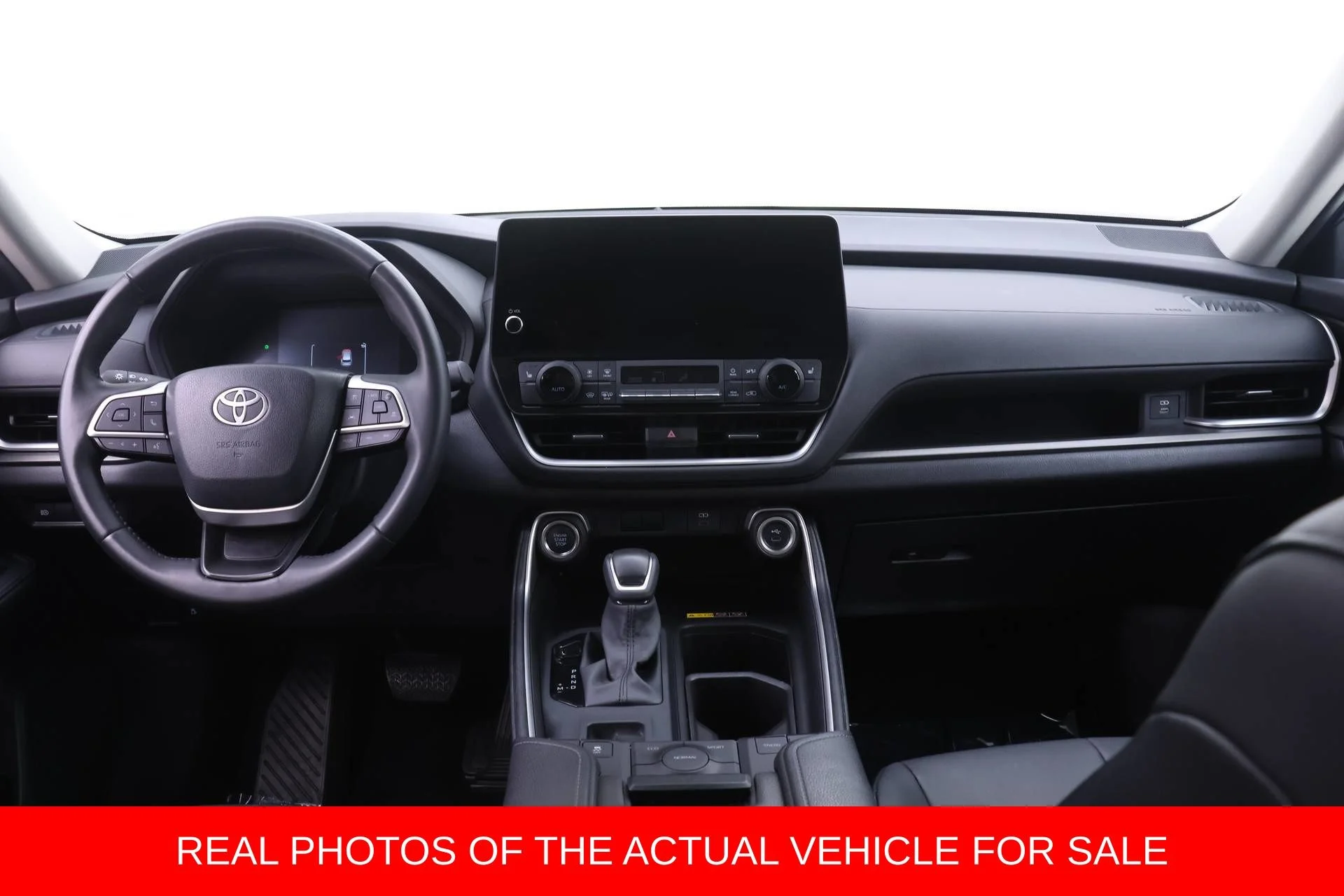 Used 2025 White Toyota XLE image 5