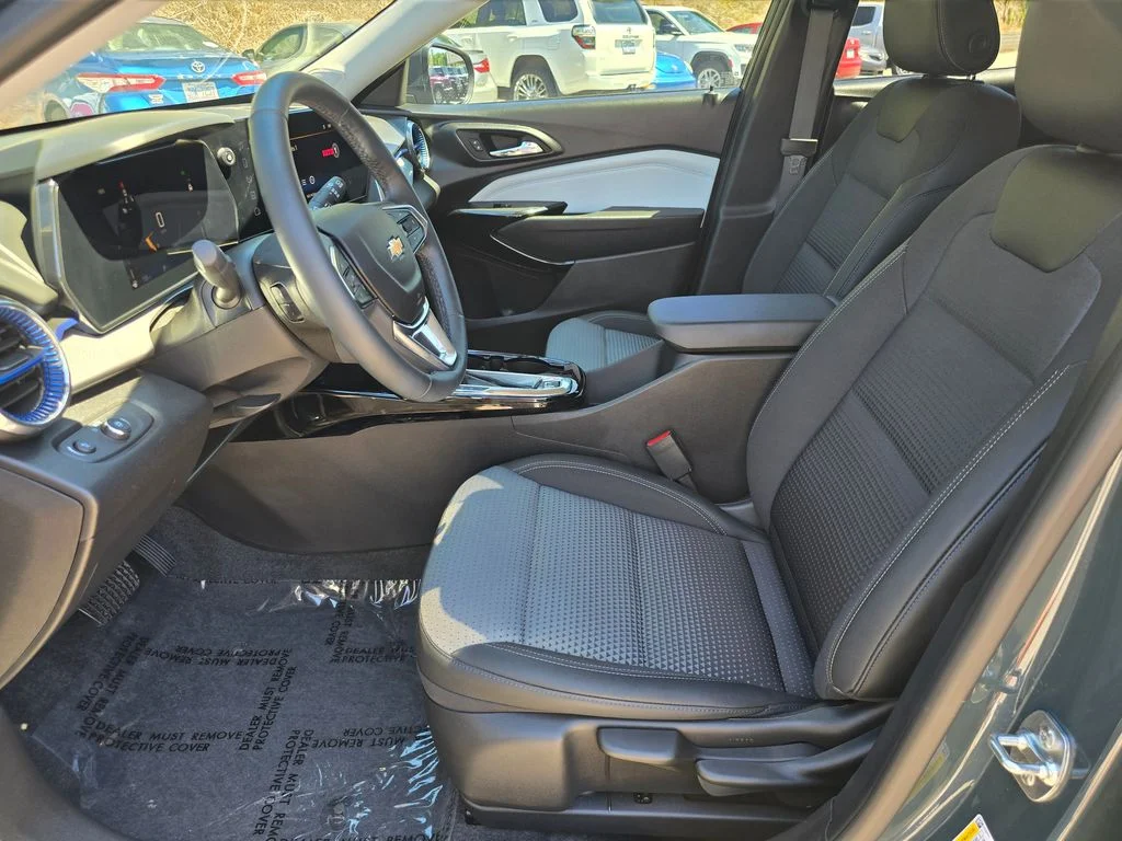 Used 2025 Gray Chevrolet LT image 4