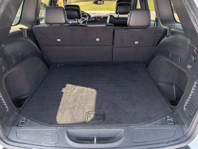 Used 2020 White Jeep Altitude image 23