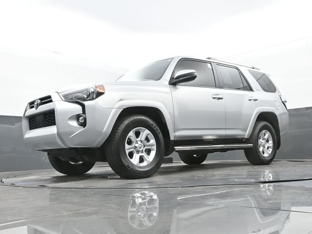 Used 2022 Classic Silver Metallic Toyota SR5 image 28