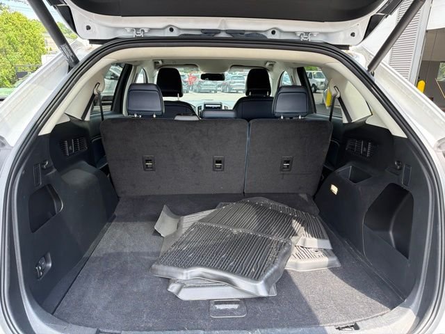 Used 2022 White Ford SEL image 16