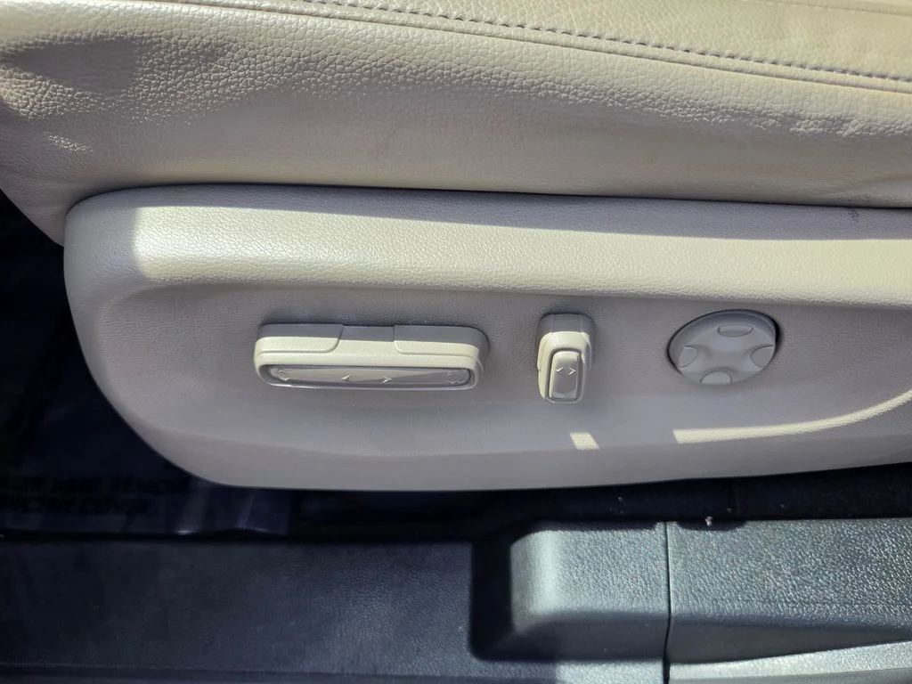Used 2024 White Honda Touring image 29