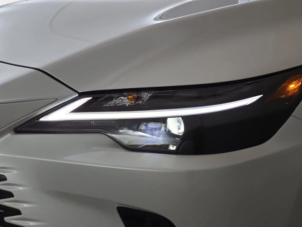 New 2026 Eminent White Pearl Lexus PREMIUM PLUS image 28