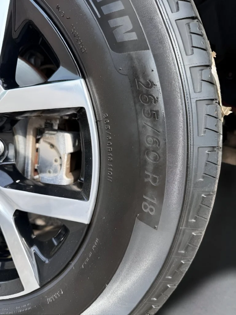 Used 2023  Jeep Limited image 38