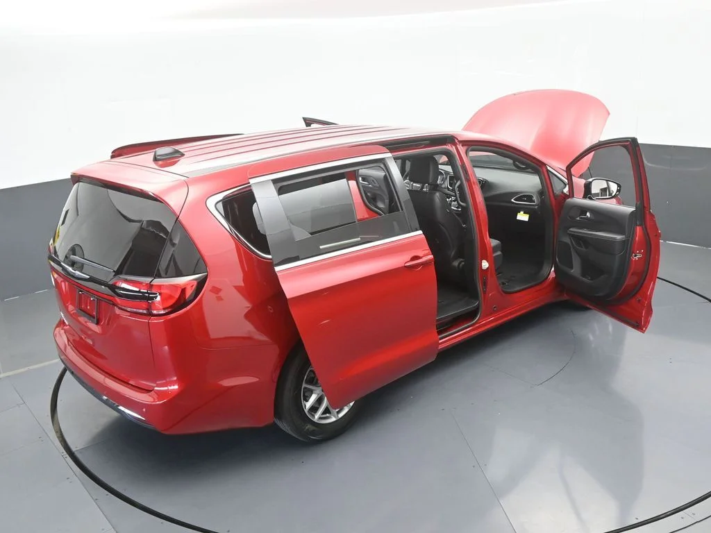 New 2026 Red Hot Pearl-Coat Exterior Paint Chrysler Select image 65
