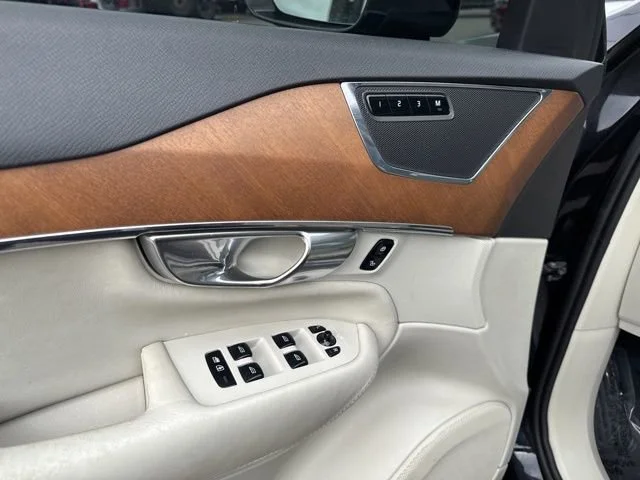 Used 2018 Onyx Black Metallic Volvo Inscription image 20