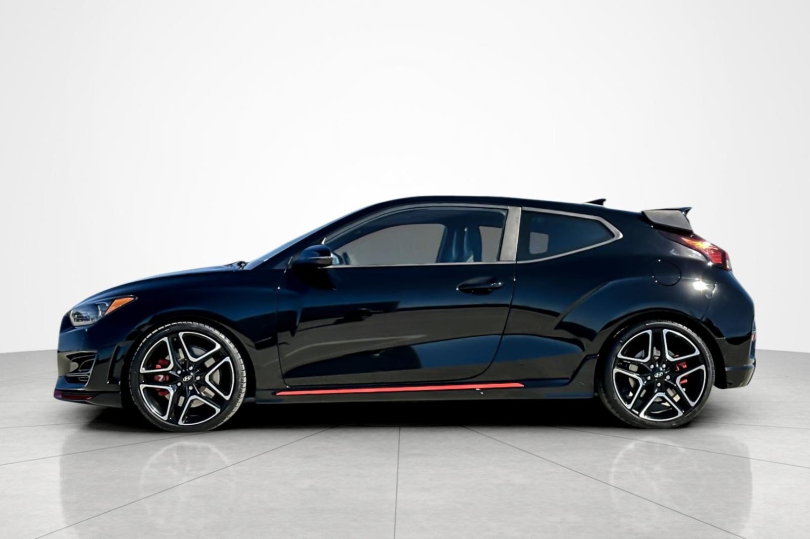 Used 2022 BLACK Hyundai  image 2