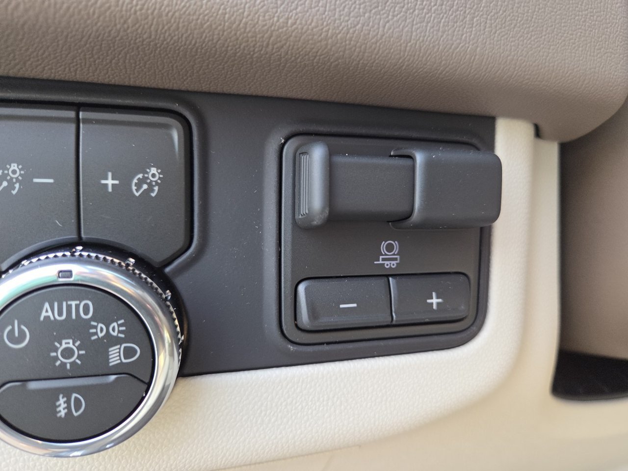 2026 GMC Yukon XL Denali - Photo 30