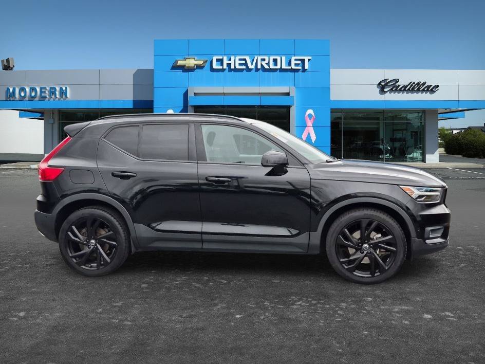 Used 2019  Volvo R-Design image 6