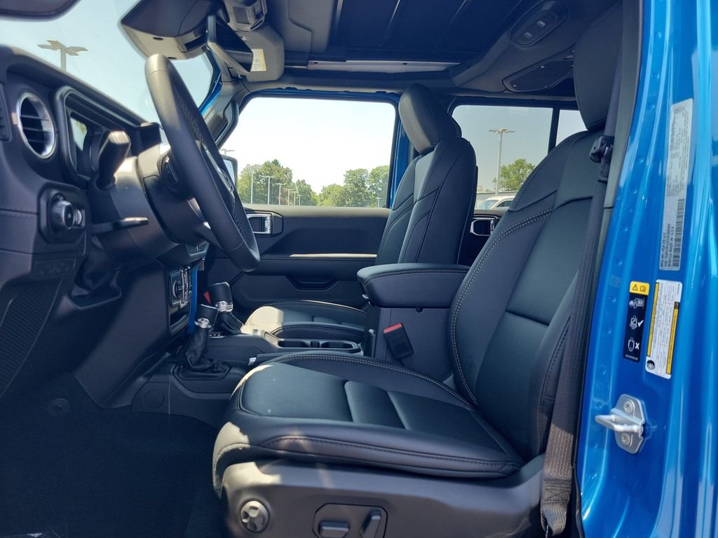New 2026 Hydro Blue Pearl-Coat Exterior Paint Jeep Sahara image 20