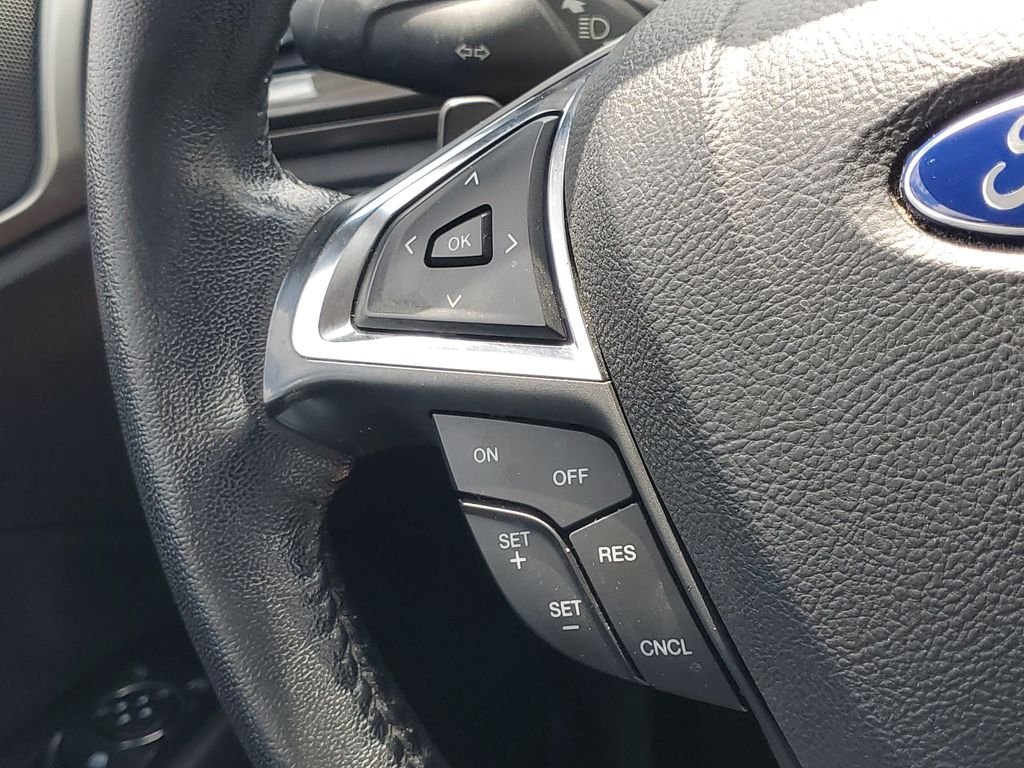 Used 2017 Red Ford SE image 22