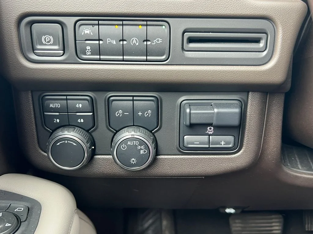 Used 2021 Gray Chevrolet LT image 20