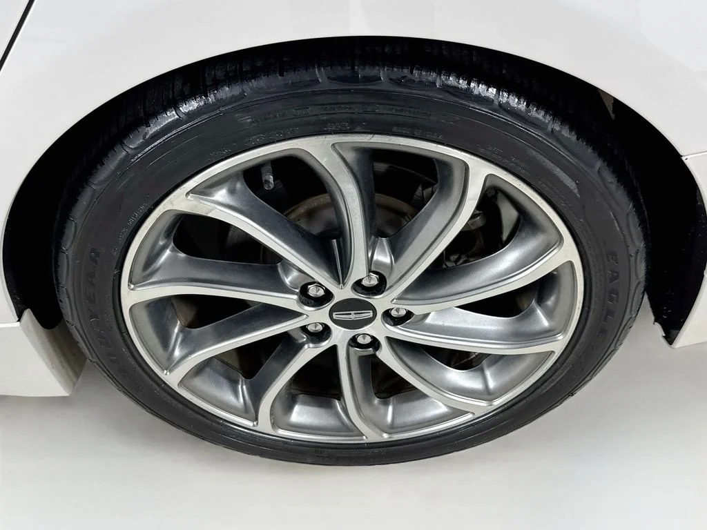 Used 2019 Pearl Metallic Lincoln Reserve image 40