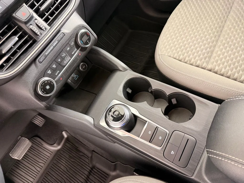 Used 2020 White Ford SE Sport image 4