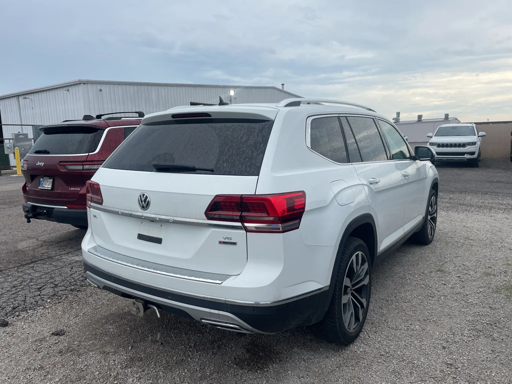 Used 2019 Pure White Volkswagen 3.6L V6 SEL Premium image 5