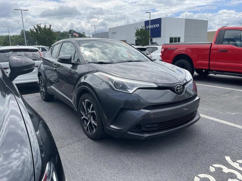 Used 2018 Magnetic Gray Metallic Toyota XLE image 1