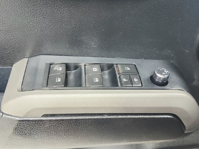 Used 2017 Silver Toyota SR5 image 29