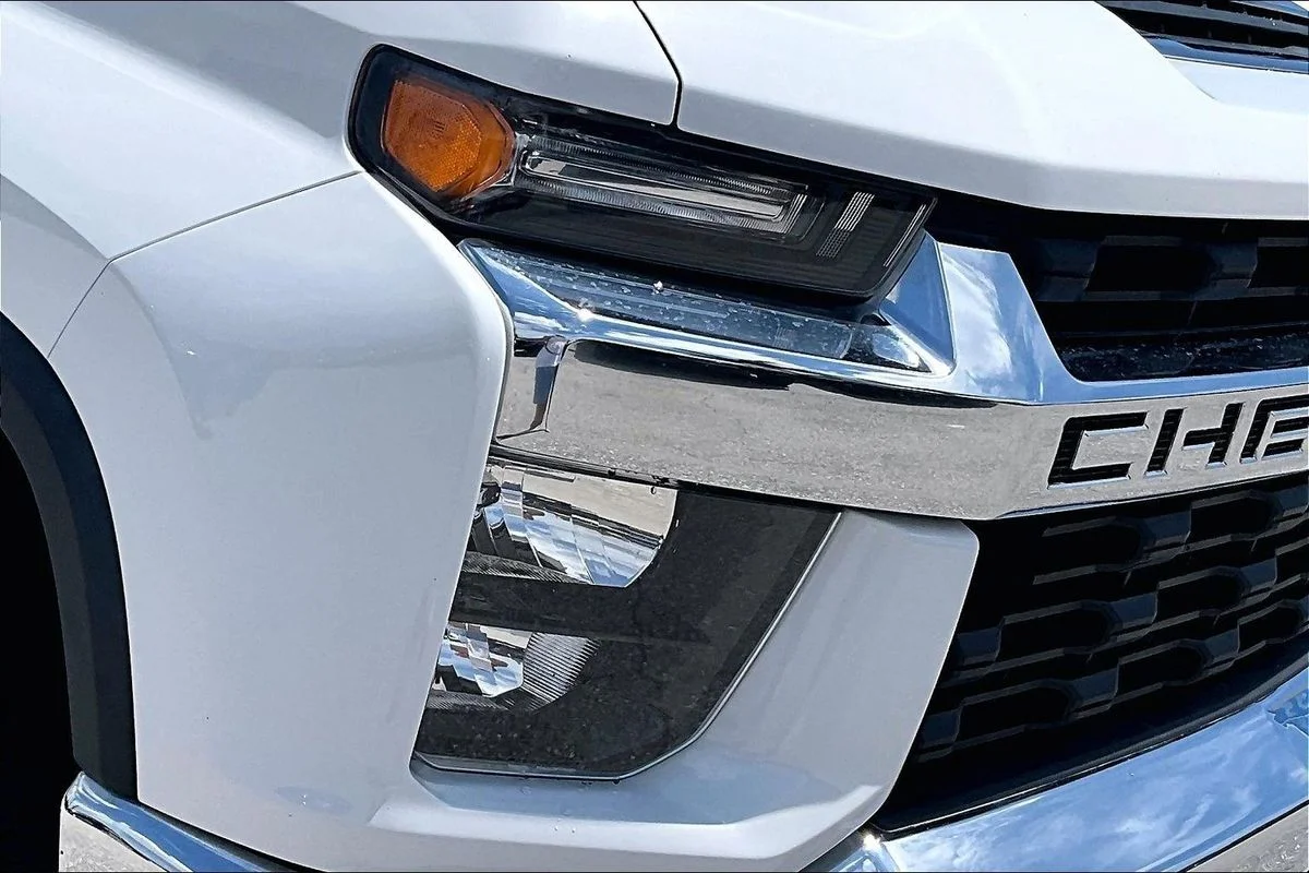 Used 2023 White Chevrolet 4WD Crew Cab Standard Bed LT image 33