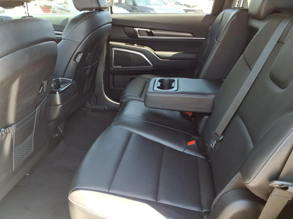 Certified Used 2024 White Kia LX image 10