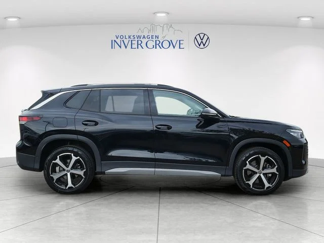 Used 2025 Deep Black Pearl Volkswagen 2.0T SE image 8