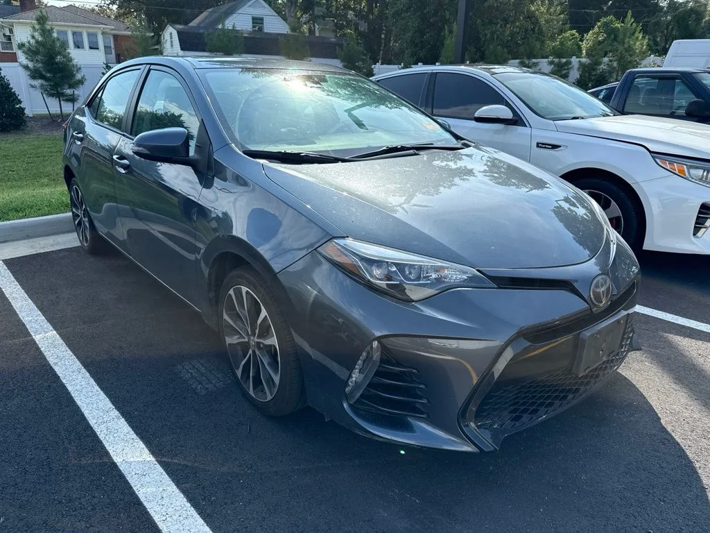 Used 2018 Gray Toyota SE image 1