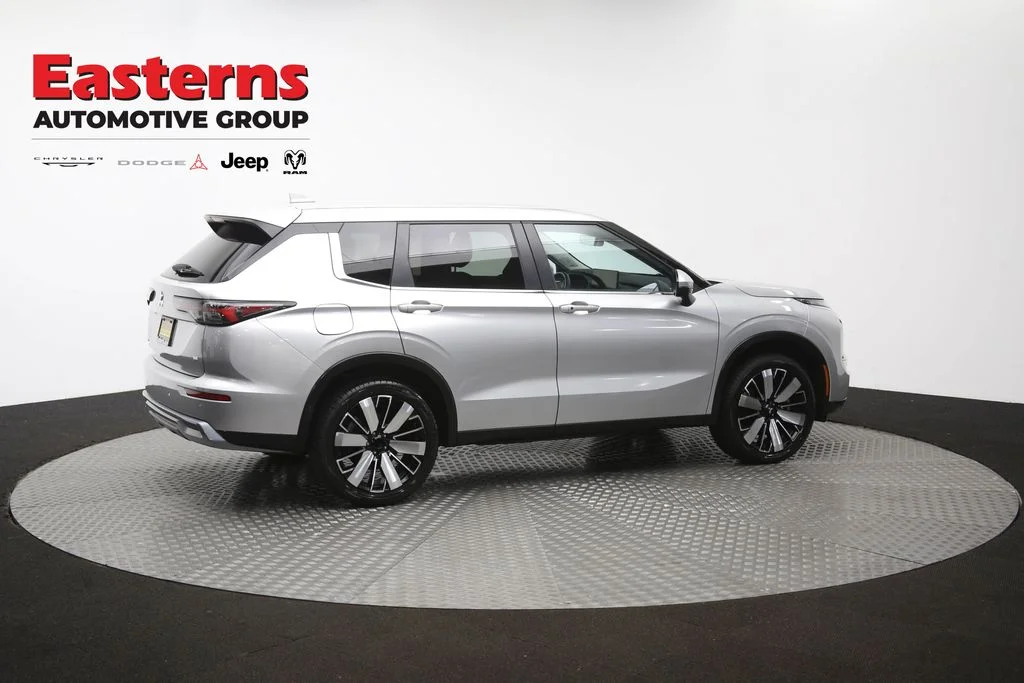 Used 2025 Silver Mitsubishi SE image 43