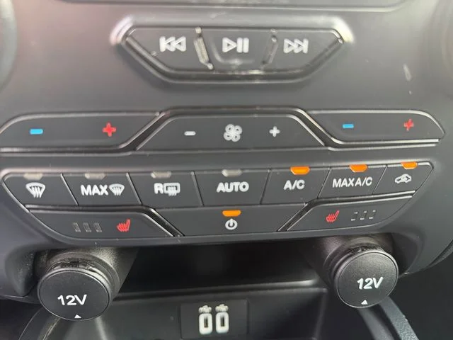 Used 2022 Orange Ford XLT image 17