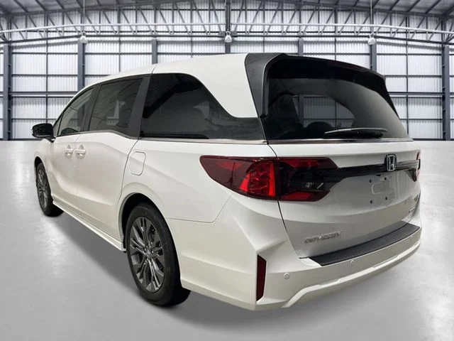 New 2026 Platinum White Pearl Honda Touring image 3