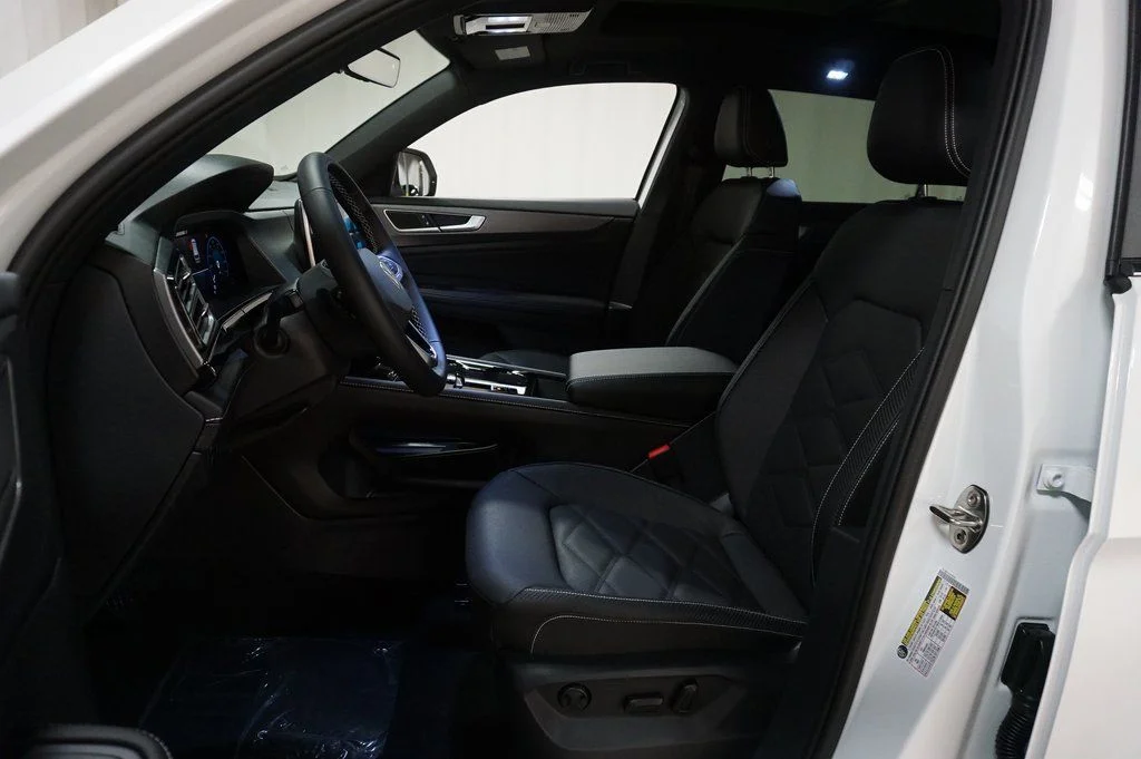 New 2026 White Volkswagen SE w/Technology image 10
