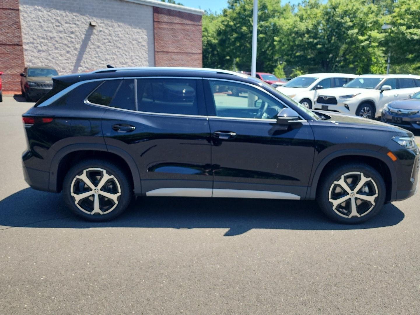 New 2026 Deep Black Pearl Volkswagen SE image 7