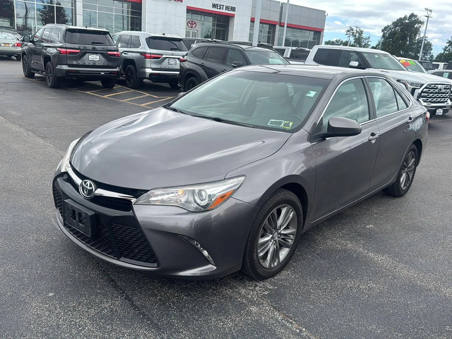 Used 2016 Predawn Gray Mica Toyota SE image 3