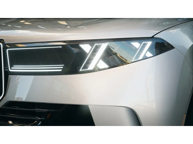 New 2027 Space Silver Metallic BMW  image 6
