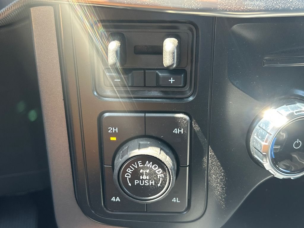 New 2025 White Ford Lariat image 30